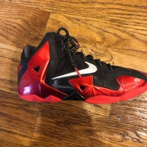 Lebron XI - Boys tennis shoes